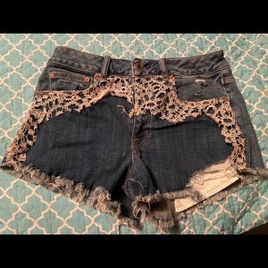 American Eagle size 8 lace shorts